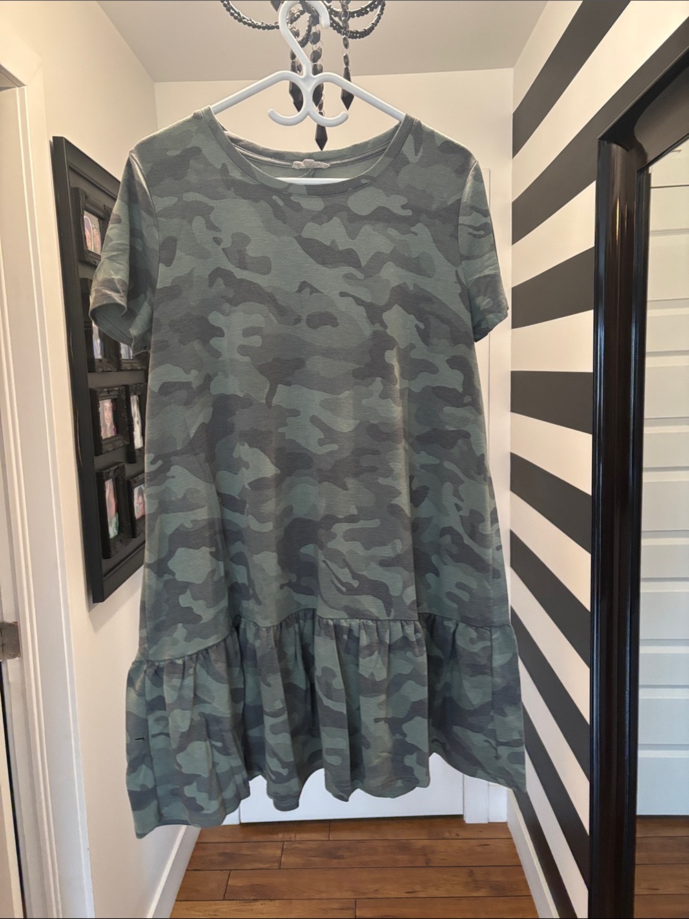 Women’s Camouflage Short Sleeve Ruffle-Hem Tunic - Green Camo